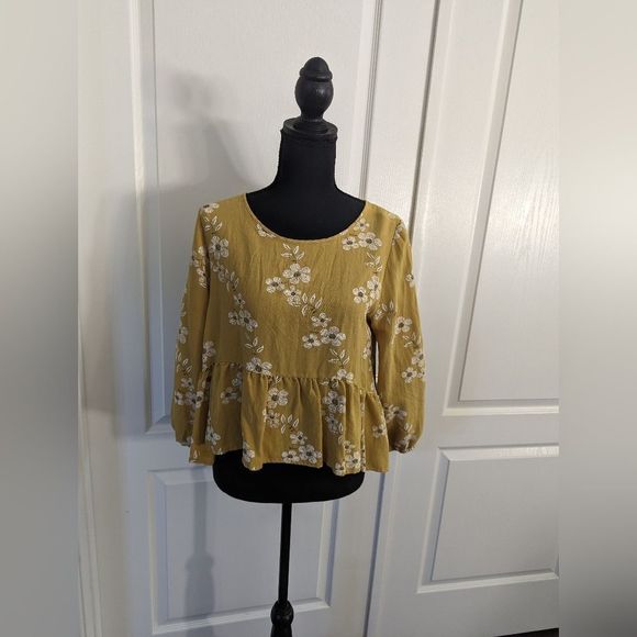 Beautiful mustard yellow flowered top - Picture 1 of 2